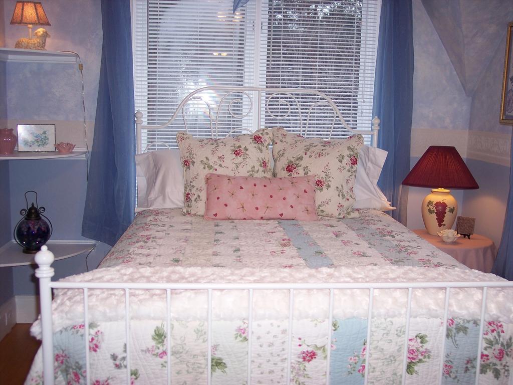 The Maples Bed And Breafast Hotell Angus Rum bild